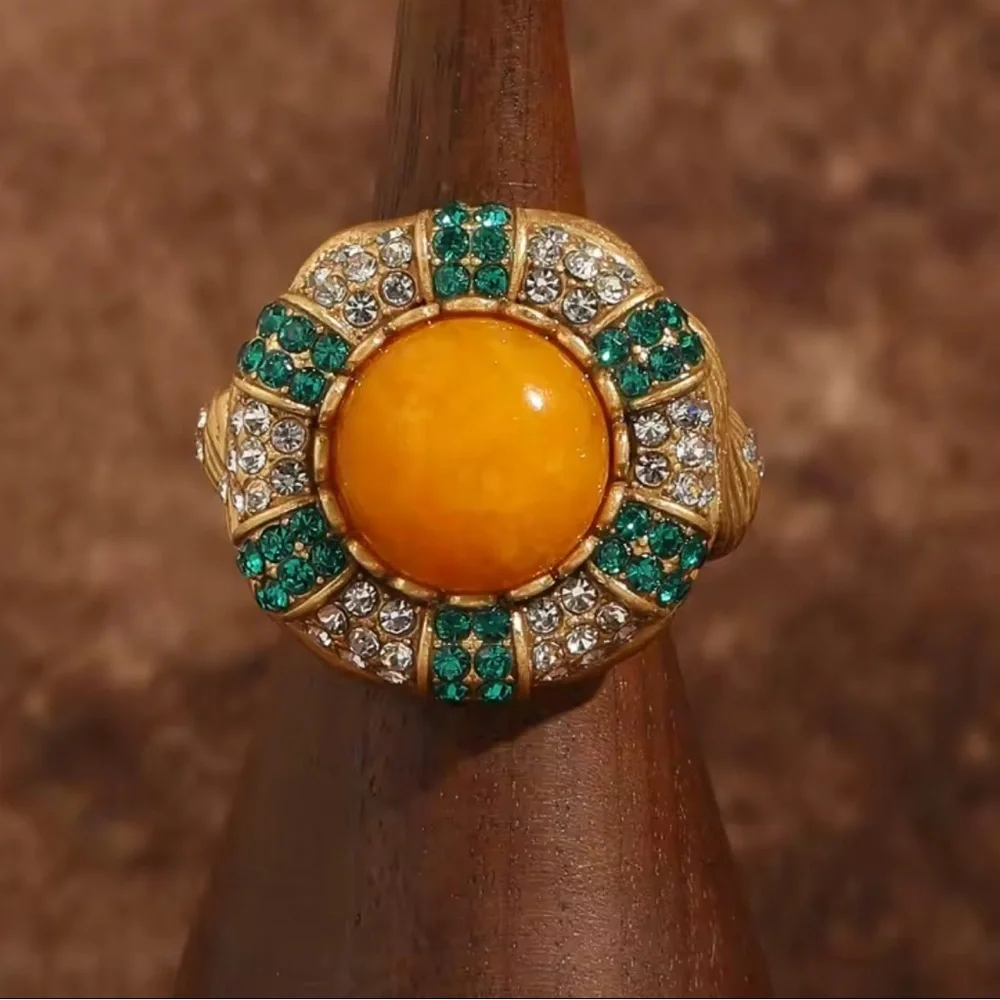 Anthropolgie Cabochon Ring Bold Amber Center Emerald & Diamond Timeless Elegance